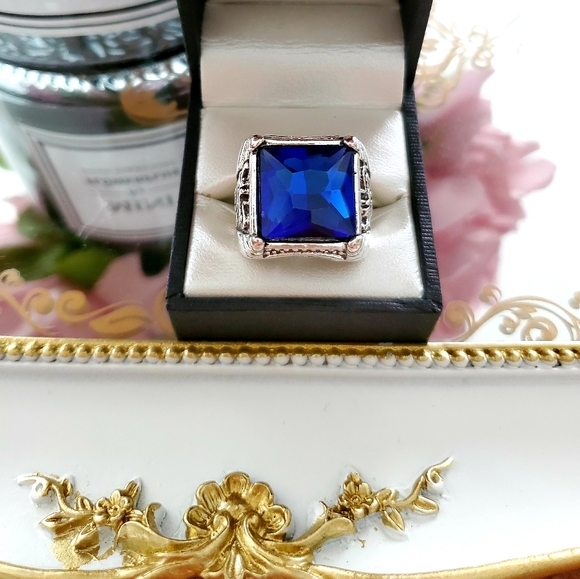 Gorgeous crystal blue sapphire gemstone ring - Picture 2 of 5